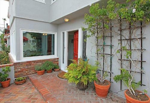 1101 W Bay Ave (68215)
