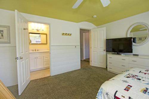 1101 W Bay Ave (68215)