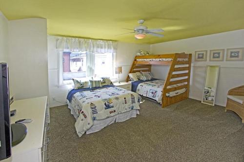 1101 W Bay Ave (68215)