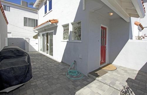 1101 W Bay Ave (68215)