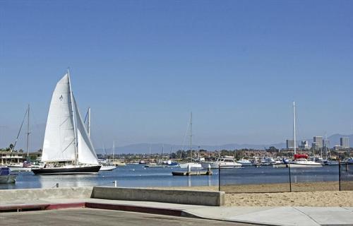 1101 W Bay Ave (68215)
