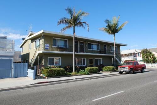 1727 W Balboa 4 (68108)