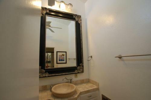 1727 W Balboa 4 (68108)