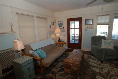 413 E Edgewater (68158)