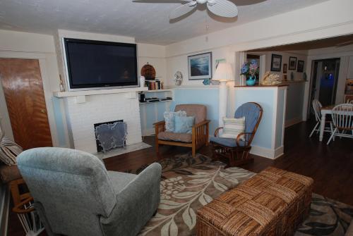 413 E Edgewater (68158)