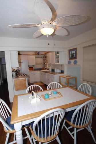 413 E Edgewater (68158)