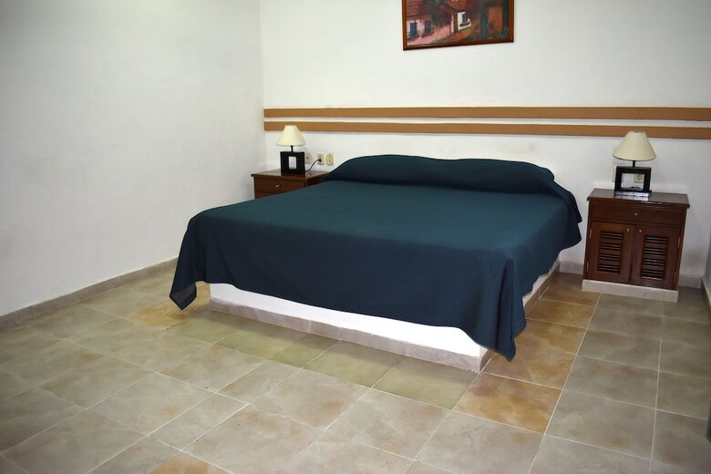Hotel Plaza Almendros