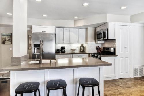 Newport Beach - Triplex