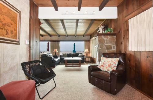 6504 W Ocean Front Lei