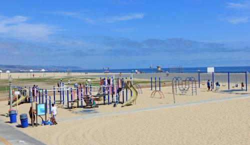 1404 W Ocean Front A (68165)