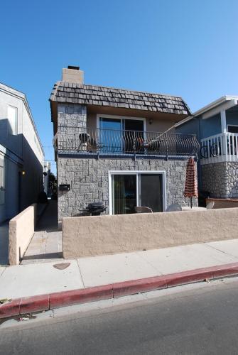 124 34th St B (68187)