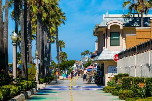 Nb-125b Nautical Newport Duplex - Upper Unit Two-bedroom Apartment