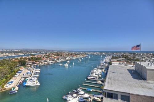 Apartamento 1005 E Balboa Unit A Lower #1 4 Bedroom Condo