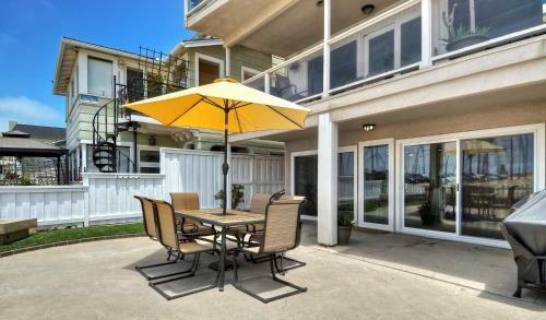Apartamento 1005 E Balboa Unit A Lower #1 4 Bedroom Condo