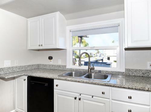 313 E Bay Both 4 Bedroom Home