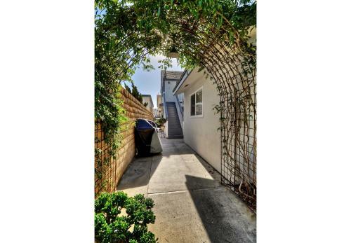 313 E Bay Both 4 Bedroom Home