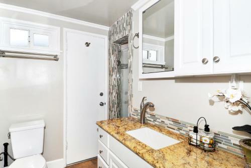 313 E Bay Both 4 Bedroom Home