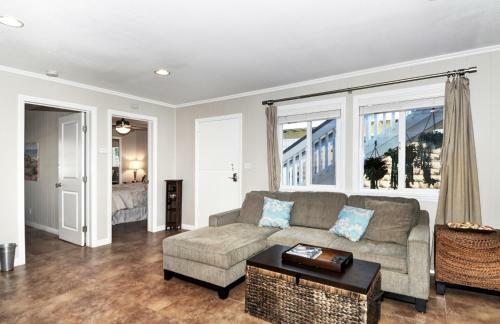 313 E Bay Both 4 Bedroom Home