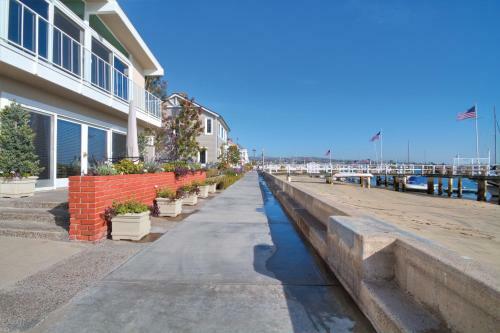1006 South Bayfront 4 Bedroom Home