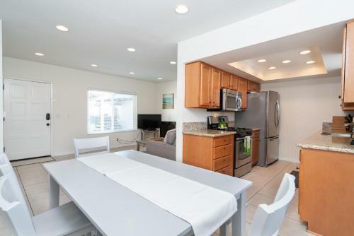 Apartamento 906 East Oceanfront Back Unit C 2 Bedroom Condo