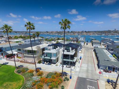 926 E Ocean Front (68456)