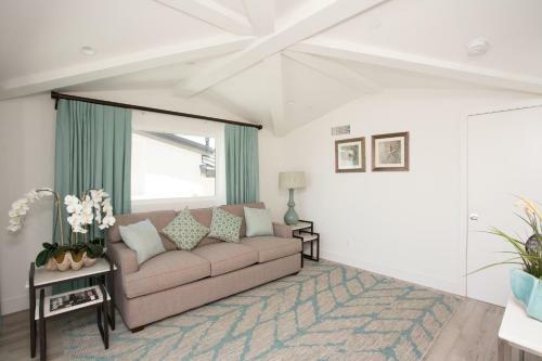 926 E Ocean Front (68456)