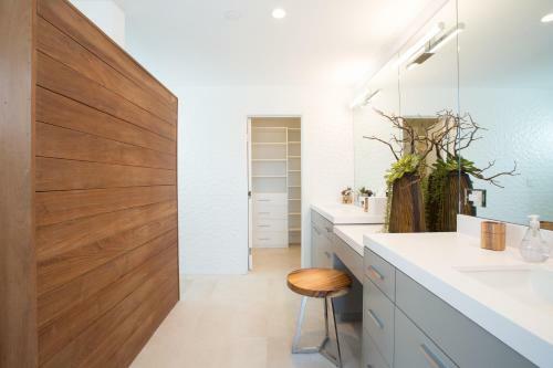 926 E Ocean Front (68456)