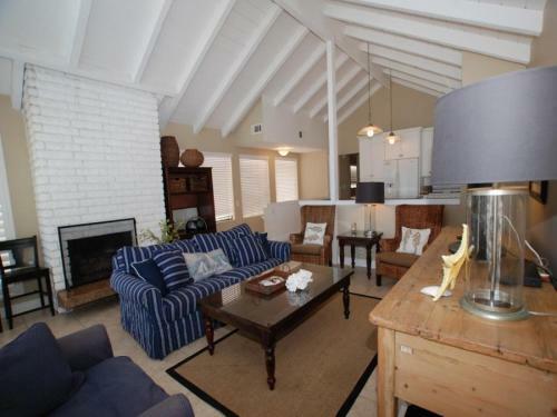 3112 W Ocean Front B (68190)