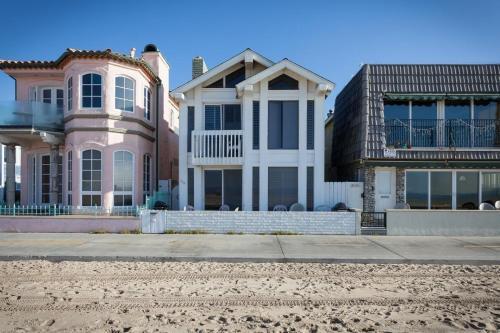 3112 W Ocean Front B (68190)
