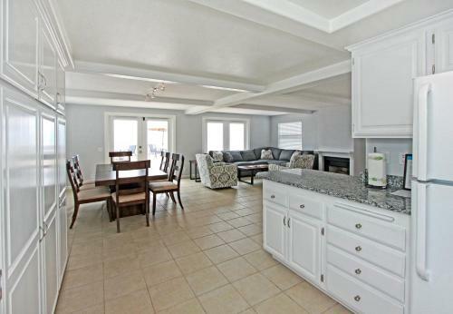 1404 W Ocean Front C (68167)