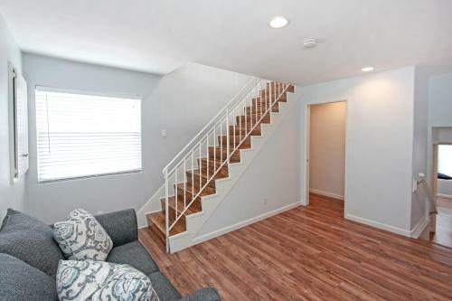 1404 W Ocean Front C (68167)