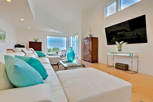 Laguna View Home