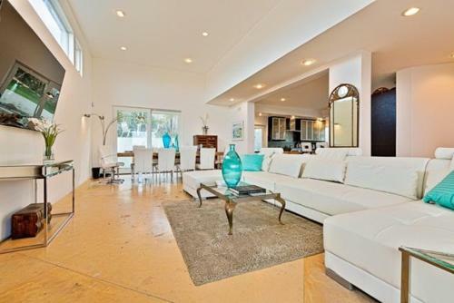 Laguna View Home