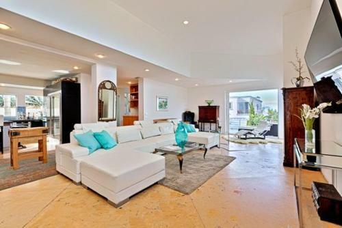Laguna View Home