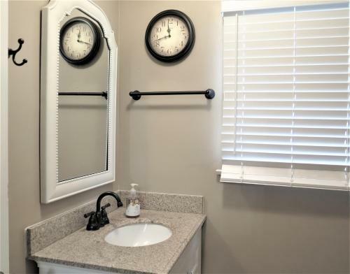 Apartamento 208 Amethyst Unit A 3 Bedroom Condo