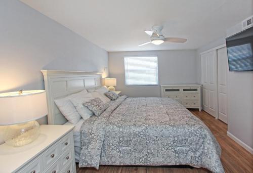 1404 W Ocean Front B (68166)