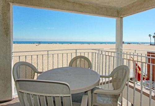 1404 W Ocean Front B (68166)