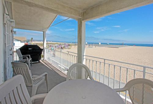 1404 W Ocean Front B (68166)