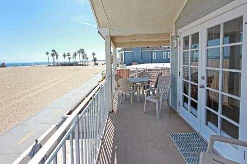1404 W Ocean Front B (68166)