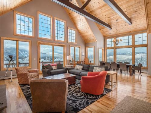 Vacation: Outlook At The Peaks