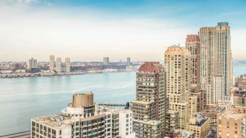 Three Bedroom Apartment With City View - Lincoln Center