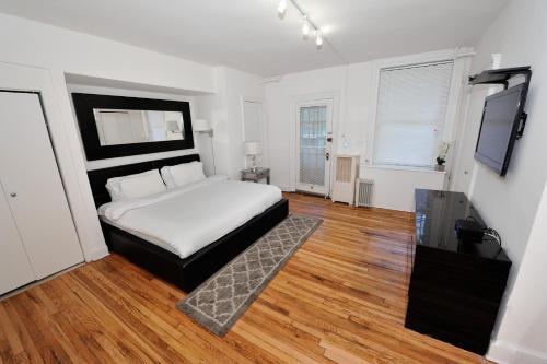 2 Bedroom Murray Hill Apartment