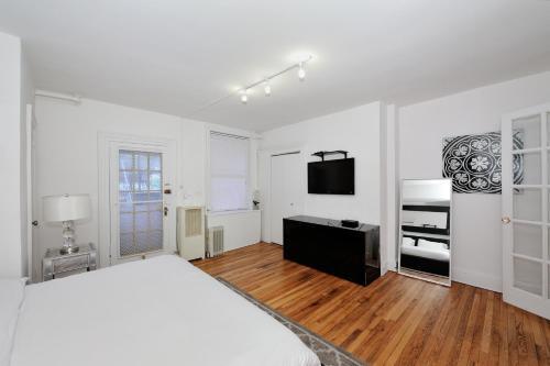 2 Bedroom Murray Hill Apartment