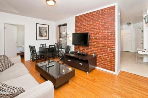 335 East Apartment #232477 Apts