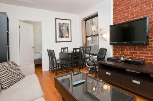 335 East Apartment #232477 Apts