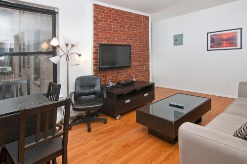 335 East Apartment #232477 Apts