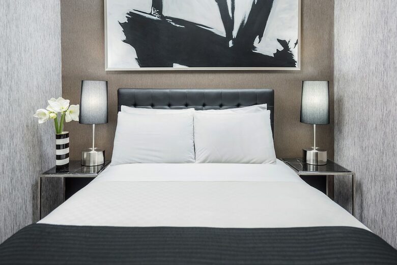 Park West Hotel