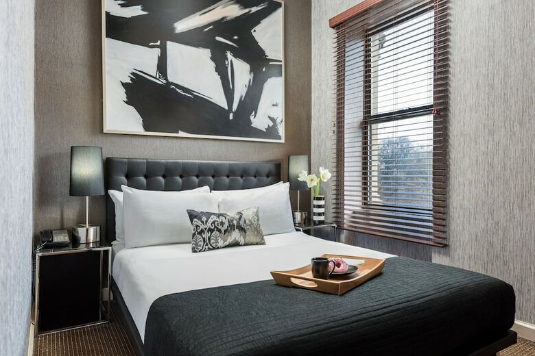 Park West Hotel