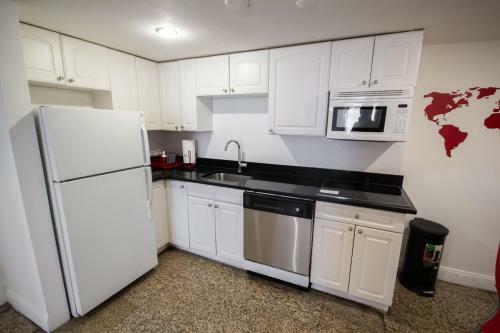Studio Plus - Midtown Spacious Apartment