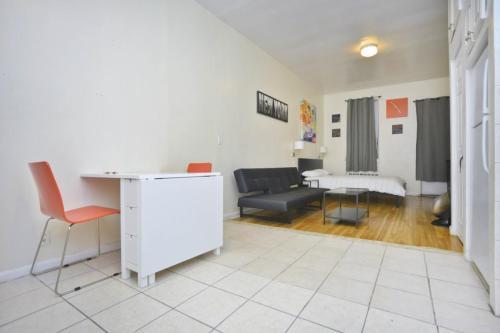 337 East Apartment #232479 Apts